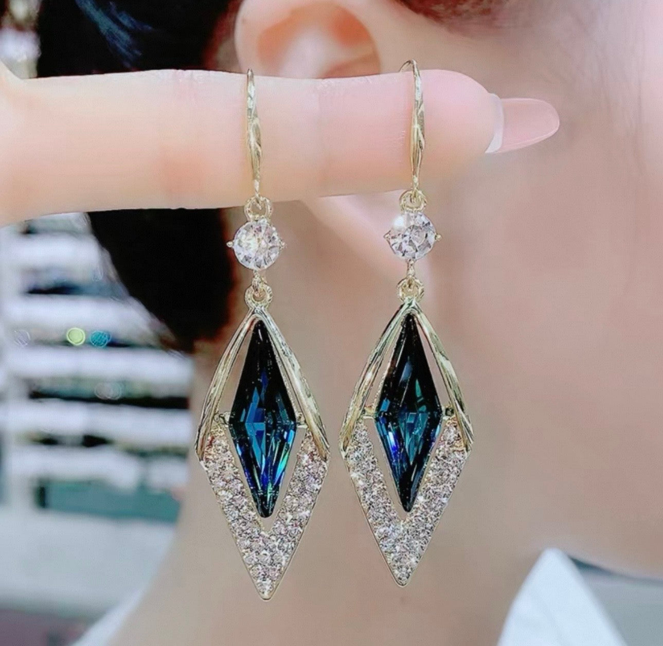 Midnight Blue Crystal Earrings – Refined Luxury